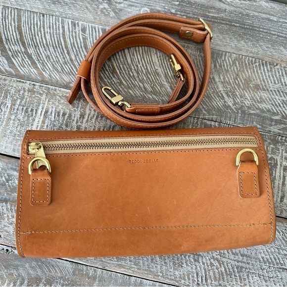 TEDDI Joelle-Full Grain Leather Crossbody - Picture 2 of 10